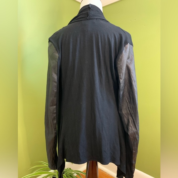 Danier leather wrap with leather sleeves. - Picture 3 of 9